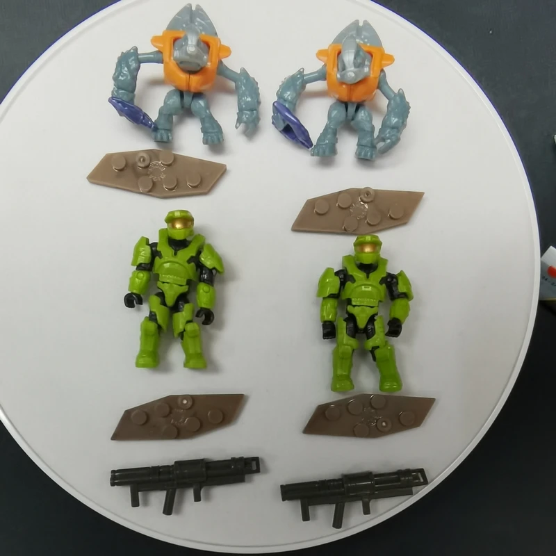 

CLASH ON THE RING Grunt&green master chief 4 FIGURES