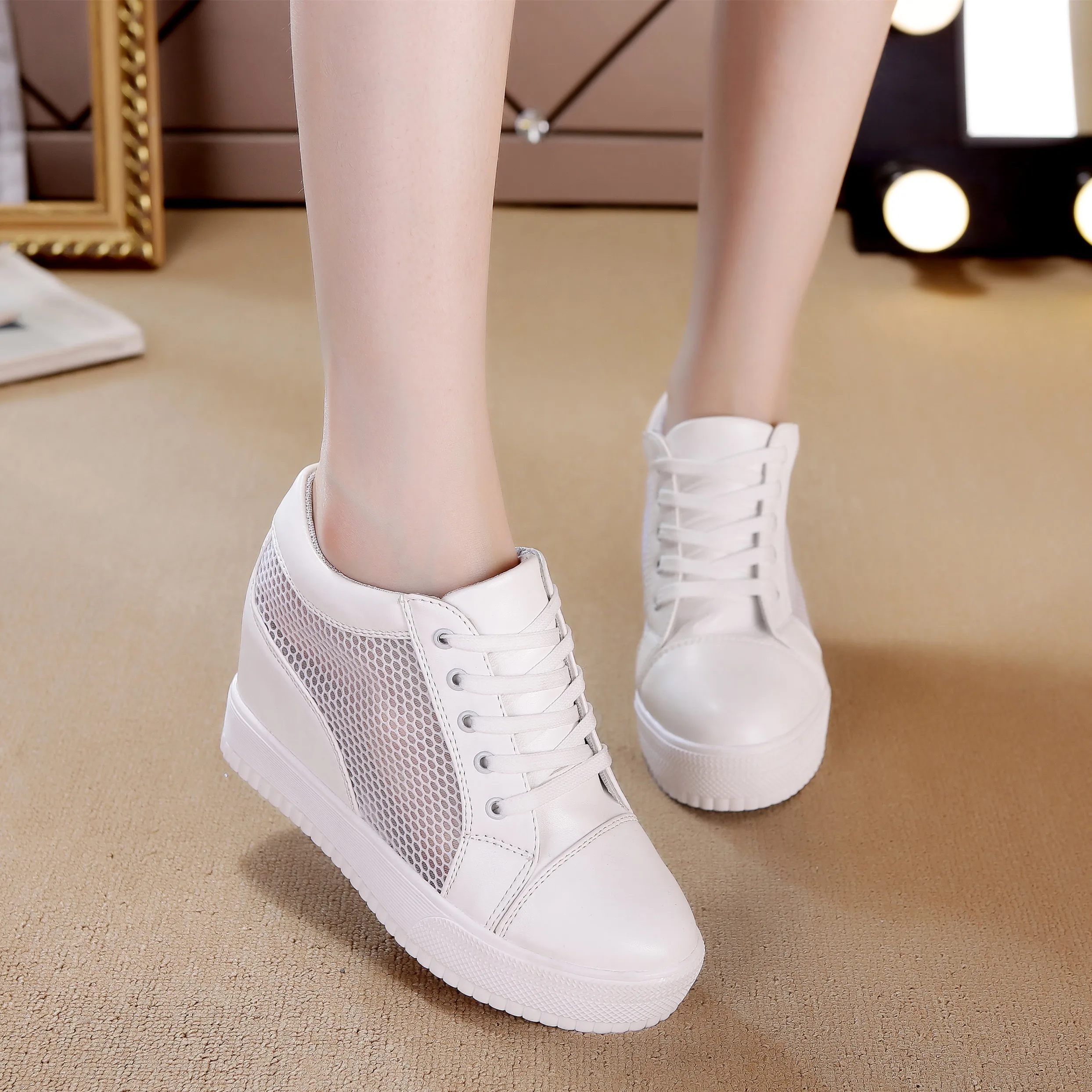 Повседневная обувь на скрытой танкетке Сезон лето осень Женская платформе