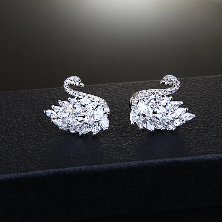 LADYCHIC новый дизайн кристальная серьга с лебедем Черный Прозрачный Многоцветный