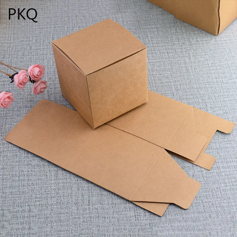 

50pcs kraft paper packaging box Black/White/Kraft Paper Square Candy Box Wedding Party Favor Gift Box black paeprcardboard box