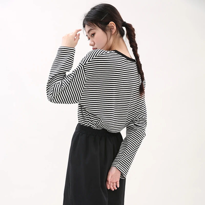 

[EAM] Women Striped Pattern Hollow Out Big Size T-shirt New Round Neck Long Sleeve Fashion Tide Spring Autumn 2021 1DD456301
