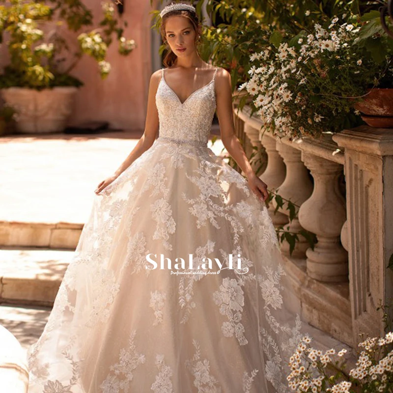 

Роскошное Свадебное платье, элегантное многослойное белое кружевное платье с V-образным вырезом, бусинами и кристаллами в виде листьев лото...