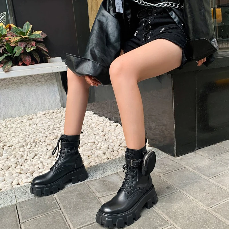 

Ladies Winter Biker Boot Black Punk Ankle Platform Motorcycle Boots Women Lace Up Flat Heel Belt Buckle Pocket Designer Shoes