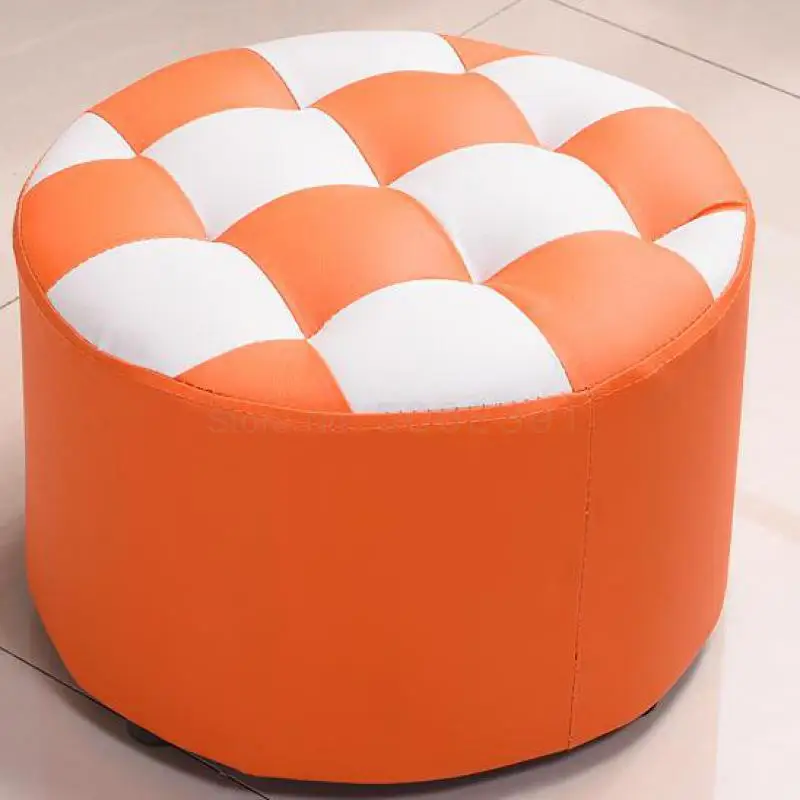 Маленькая скамейка круглый короткий чайный столик диван для взрослых гостиной