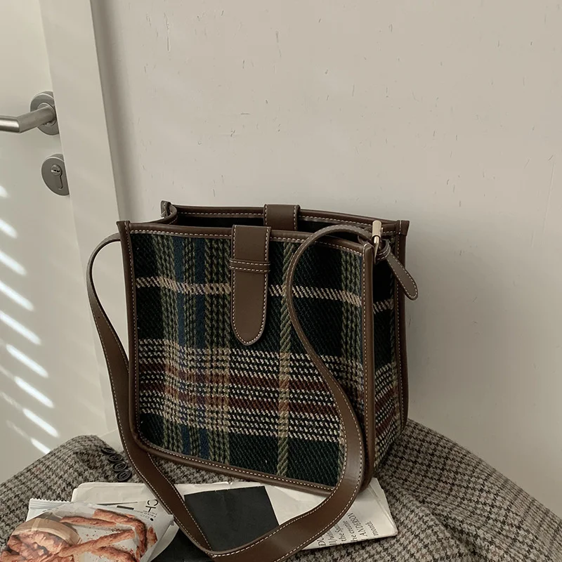 

Woolen Plaid Bucket Bag Women's New Fashion Armpit Bag Small and Versatile High-capacity Messenger Bag