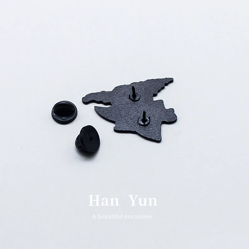 

Dinner Time Enamel Brooch Shark Lapel Pin Shark In Sunglasses Spray Animal jewelry Punk Badge Gifts for Friends Hat Decor Badge