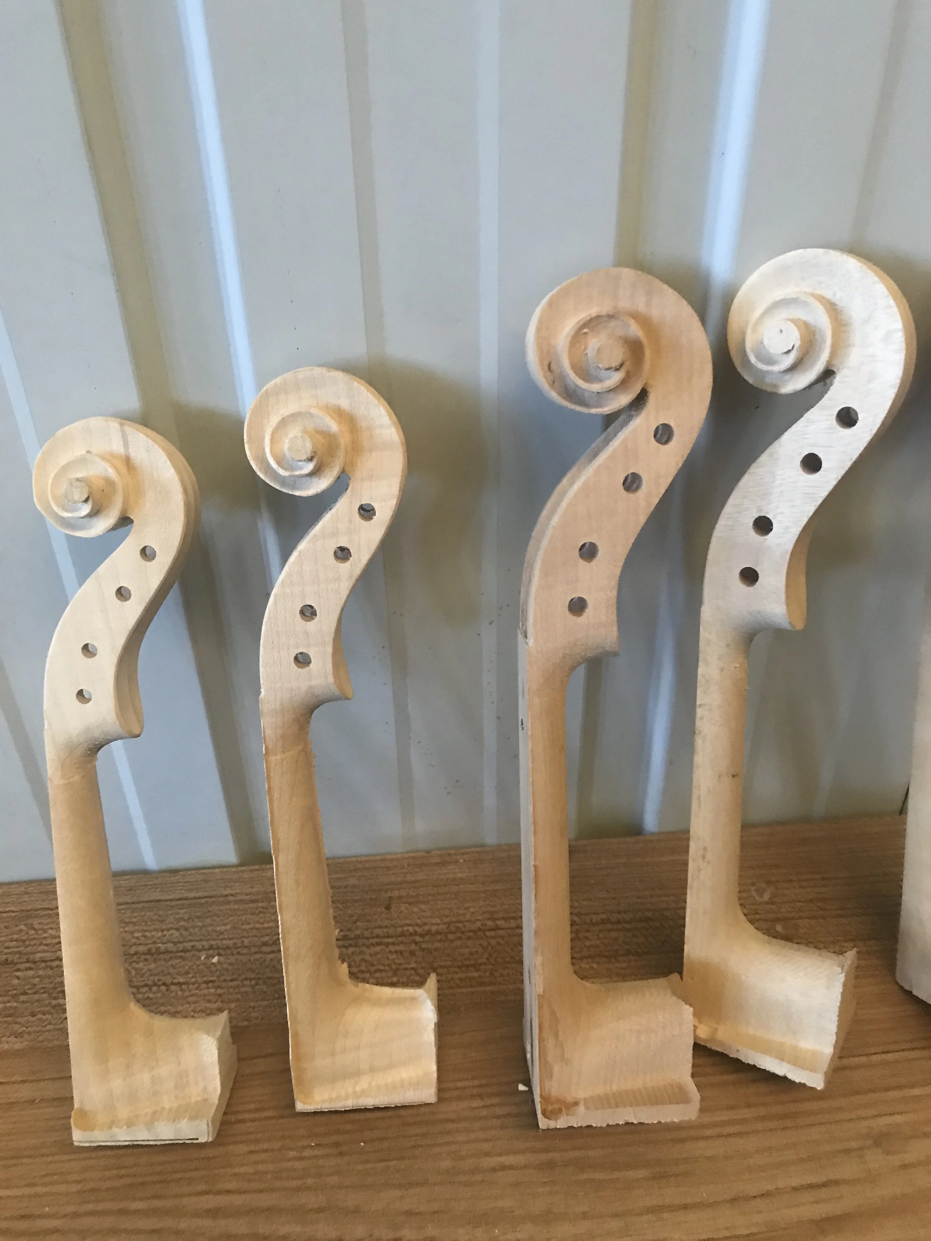 

1 Pcs Handcarved Semi-finished Violin Maple Neck without Fingerboard 1/4 1/2 3/4 4/4 Size Violin Neck Parts Accessories