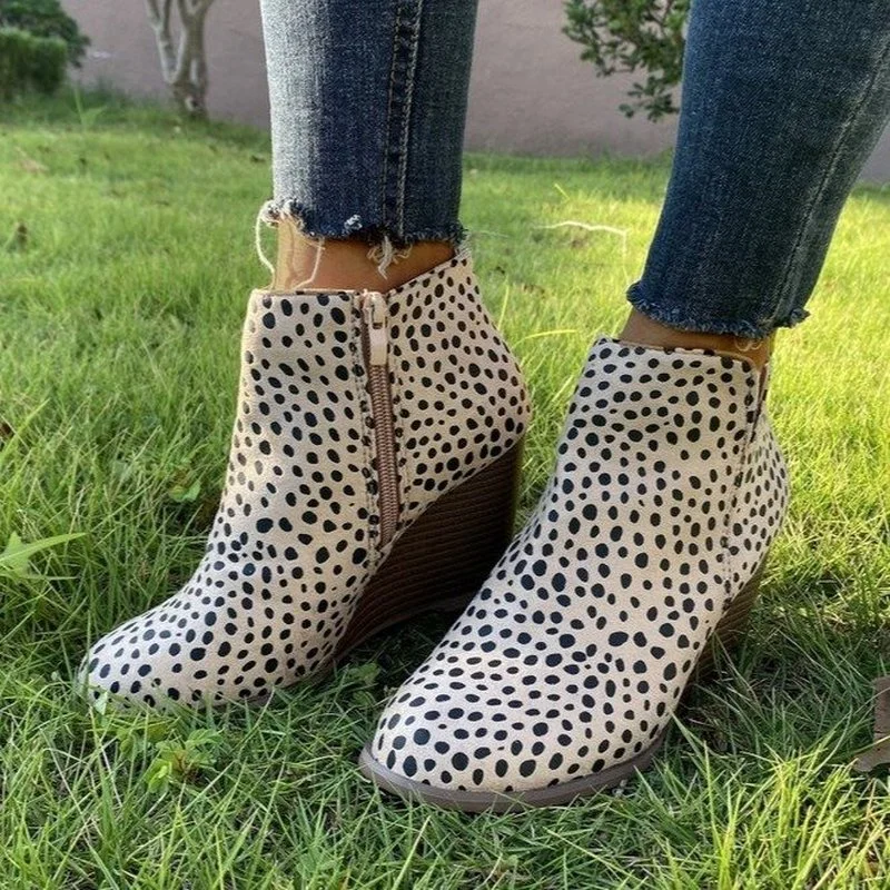 

Женские ботинки-мартинсы на танкетке, с леопардовым принтом