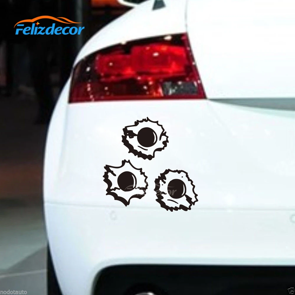 Знак оставленный отверстием сквозь который проходит виниловая наклейка на