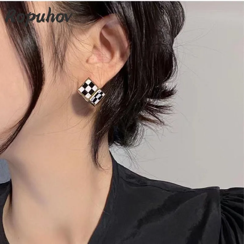 

Новинка 2021 года, Корейская черно-белая шахматная ретро-юбка Ropuhov с серебристой иглой 925, Женская богиня, веер с высоким чувством