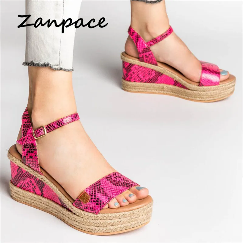 Женские сандалии с открытым носком на платформе перекрестной шнуровкой