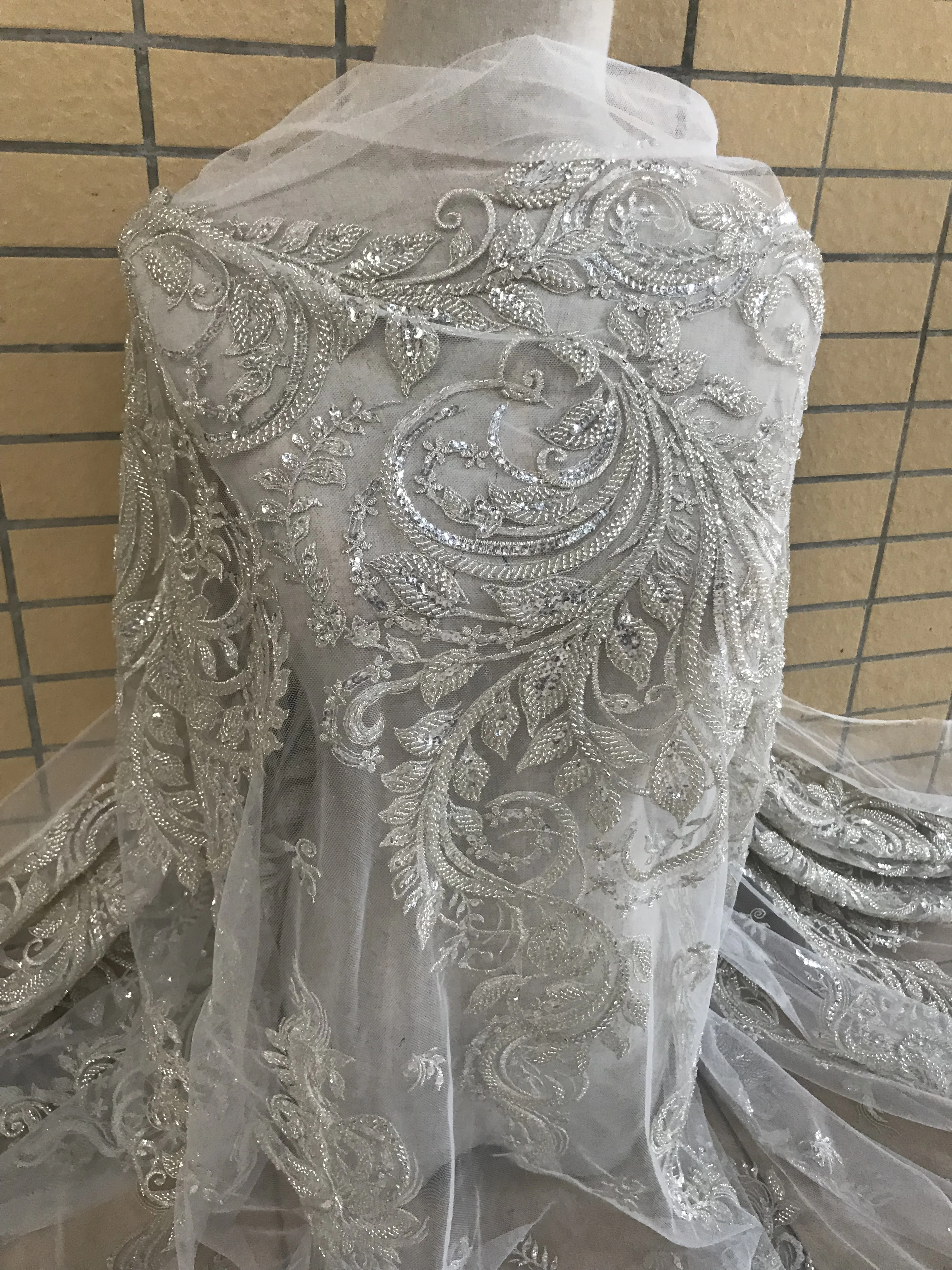 

Элегантная вышитая Тюлевая ткань J-666811 с бисером для модного платья, французская сетка с бисером