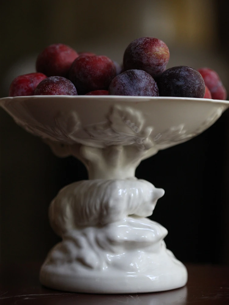 

White High Temperature Ceramic Fox and Rabbit Three Dimensional Relief Fruit Plate Dessert Plate