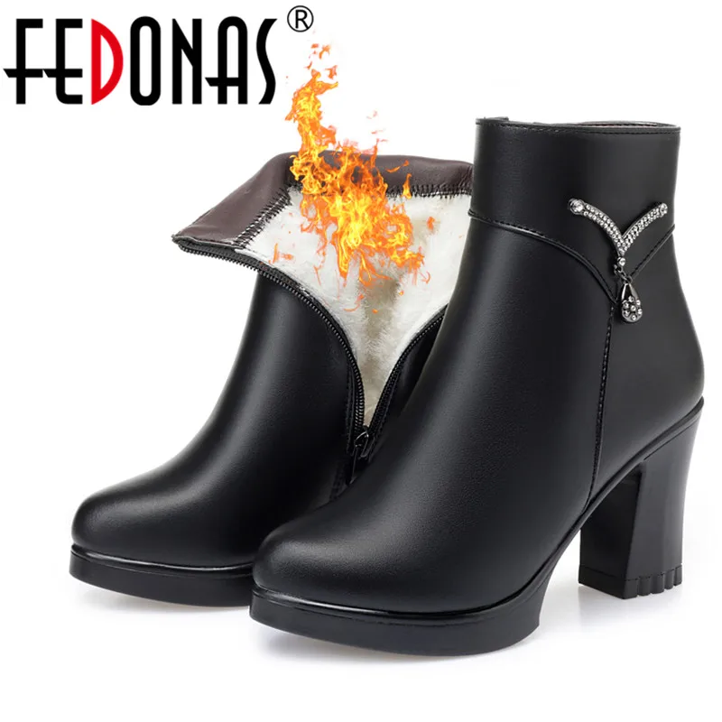 Женские зимние ботинки FEDONAS из натуральной кожи со стразами для вечеринки или