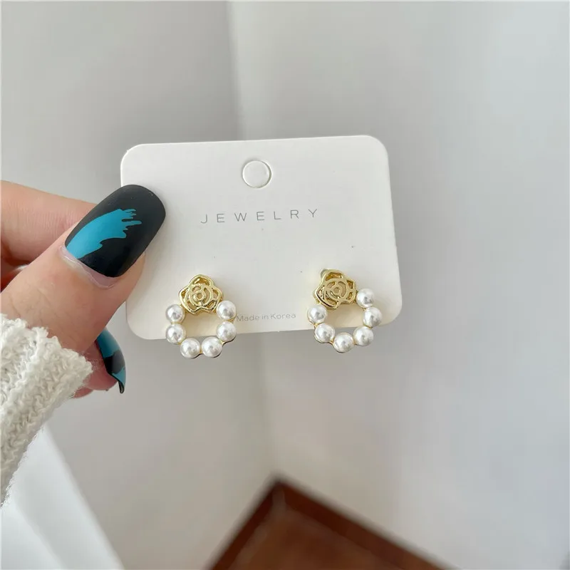 

Simple Temperament Fairy Rose Earring Studs Hollow Pearls Vintage Earrings for Women