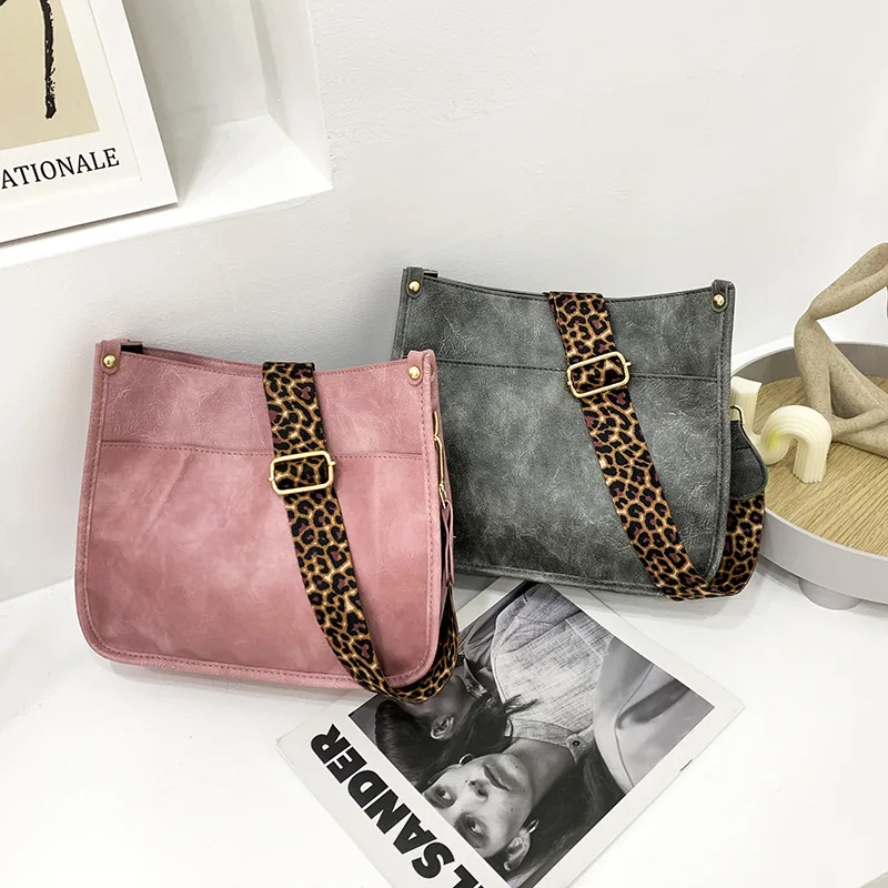 

New Ladies Leopard Print Shoulder Strap Messenger Bag European And American Retro Shoulder Bag Fashion Ji Simple Female Bag