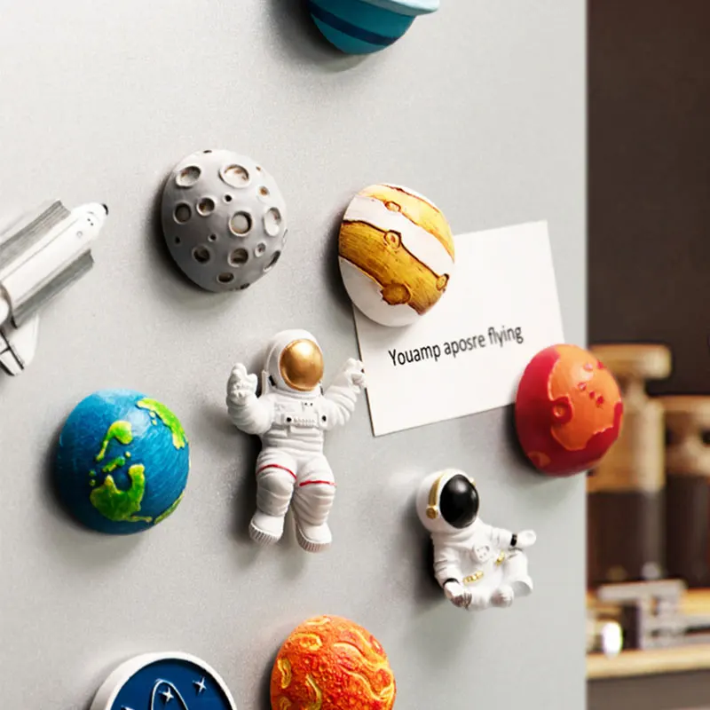 

3D Creative Astronaut Magnetic Fridge Magnets Resin Planet Earth huttle Jupiter Refrigerator Magnet Message Sticker