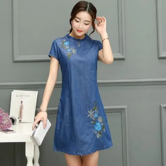 Женское джинсовое платье с коротким рукавом облегающее элегантное вышивкой