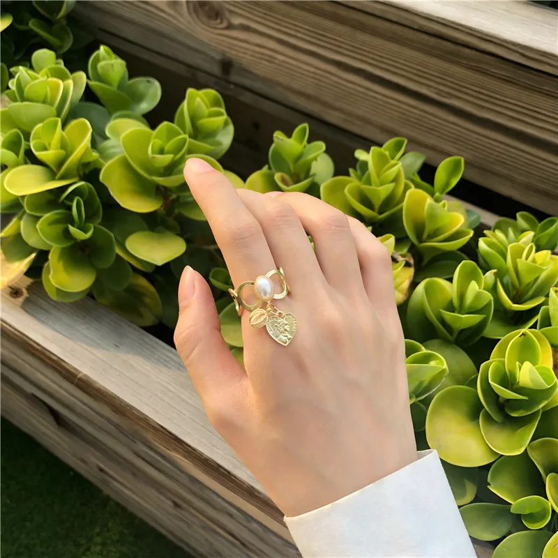 

Contracted pearl ring female metal ball restoring ancient ways the queen of hearts like a personality the index finger ring