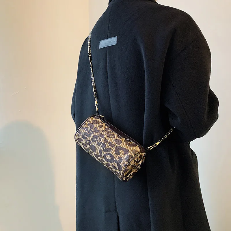 

Осенняя сумочка-Багет с леопардовым принтом и цепочкой для подмышек, новинка 2021, сумка через плечо с леопардовым принтом, Портативная Сумка-...