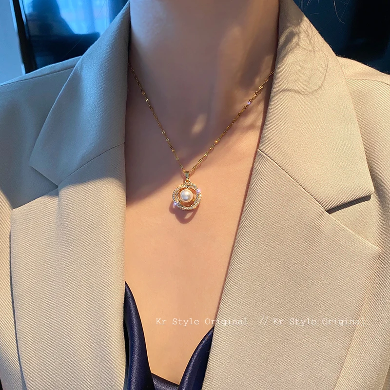 

Double round rotating pearl necklace female collarbone chain Korean temperament high-level sensory network red niche design