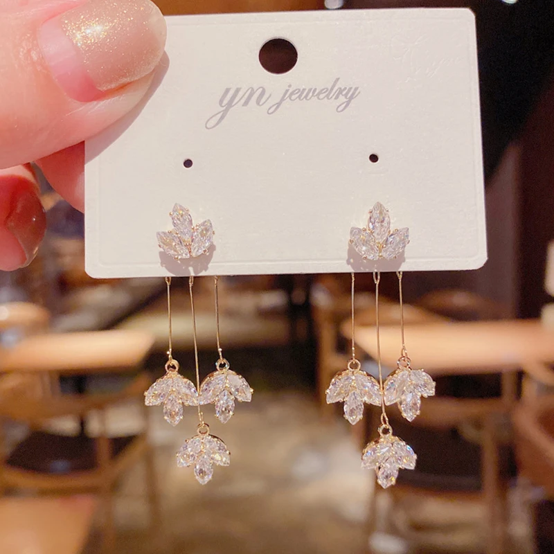 

New Elegant Design Leaf-shaped Zircon Earrings for Women Shiny Luxury Temperament Tassels Crystal Earrings for Women