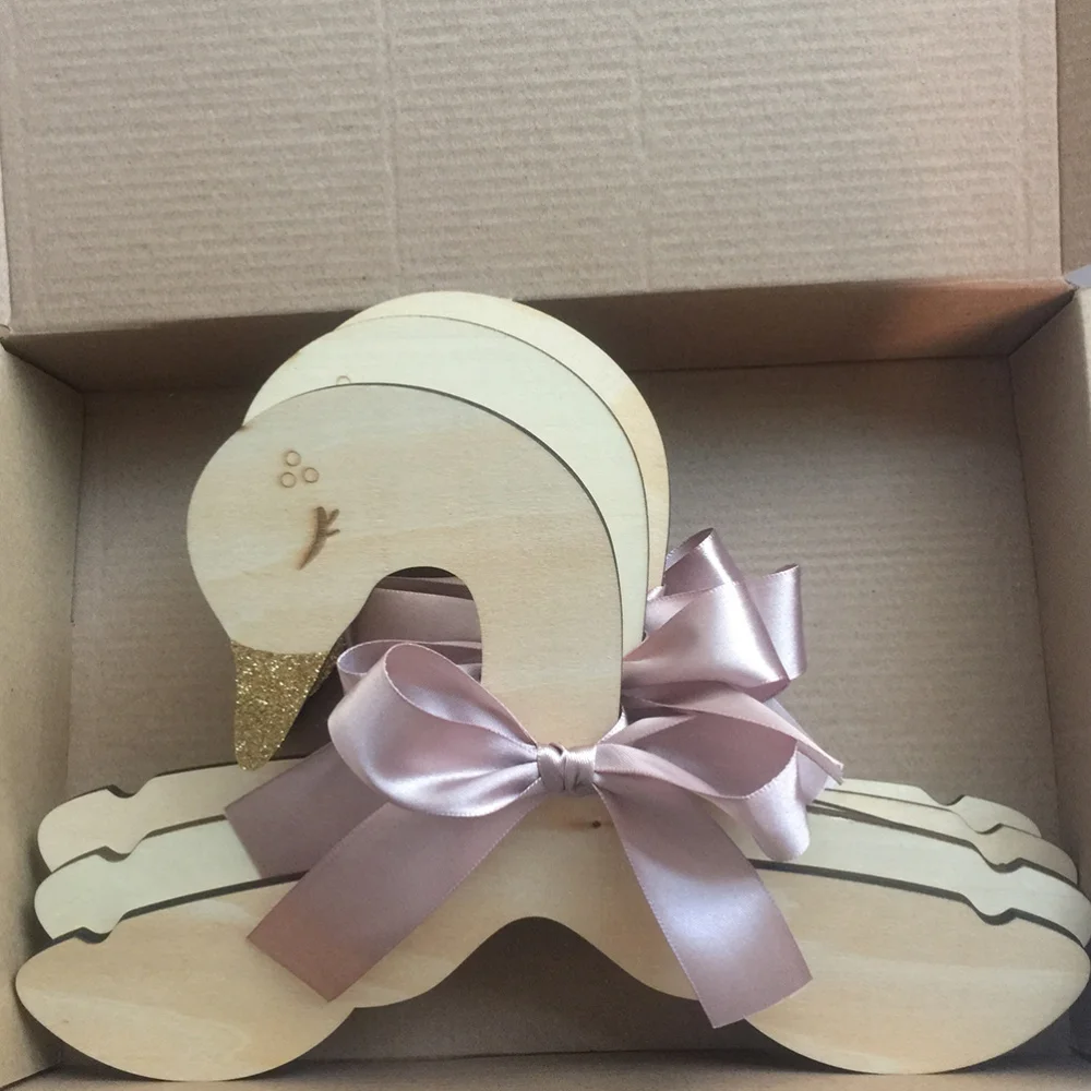 

2pcs Children Bedroom Clothes Hangers Kids Clothing Store Hangers Swan Shape Clothes Hangers Wood Rack Hanger (Bowknot Random