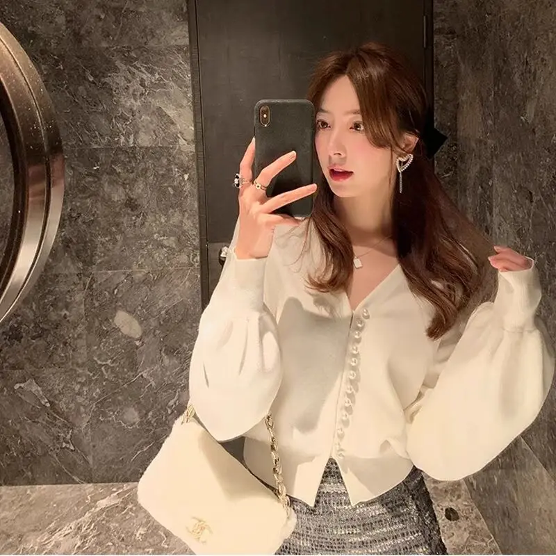 Кардиган женский вязаный на пуговицах с жемчужинами V-образным вырезом осенний