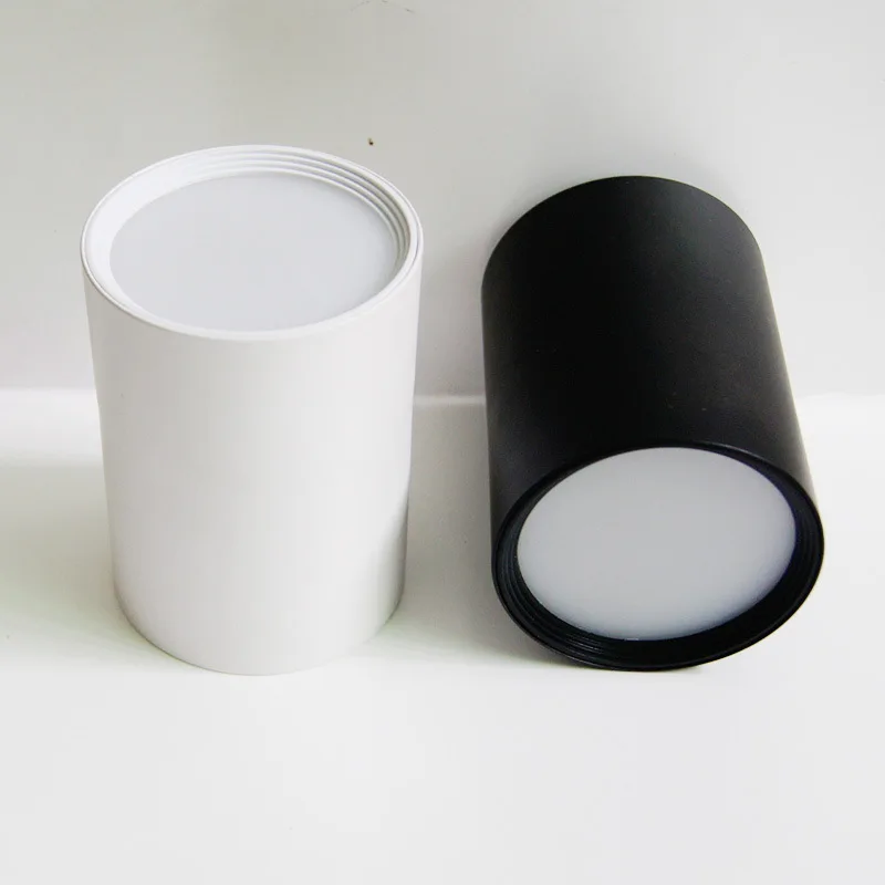 Диммируемый потолочный светильник с поверхностным креплением точечный