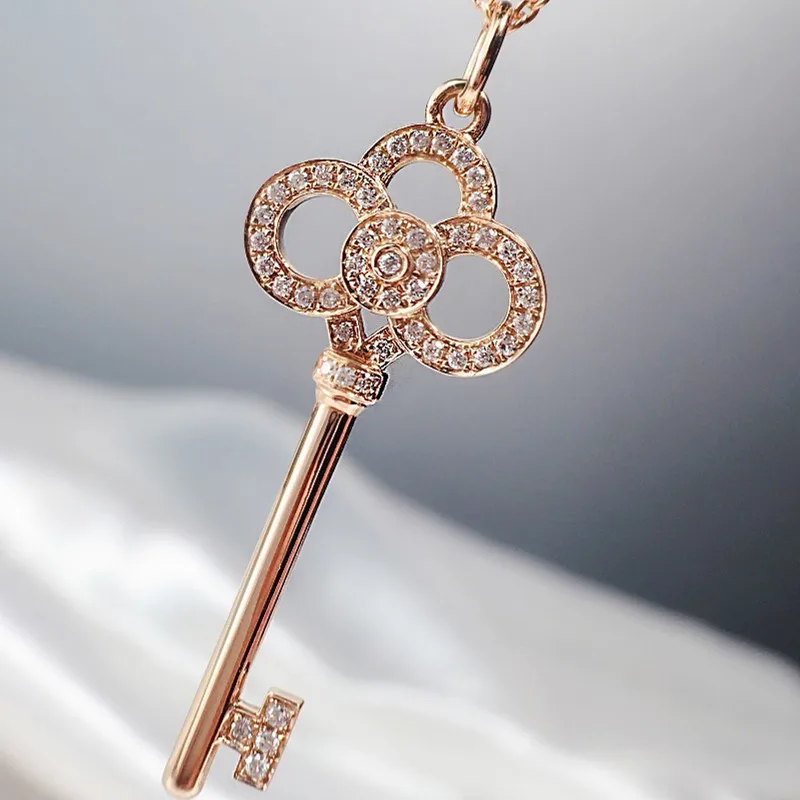 

S925 Sterling Silver Ladies Classic Key Pendant Necklace, A Popular Holiday Gift for Women in Europe And America, Fashionable an
