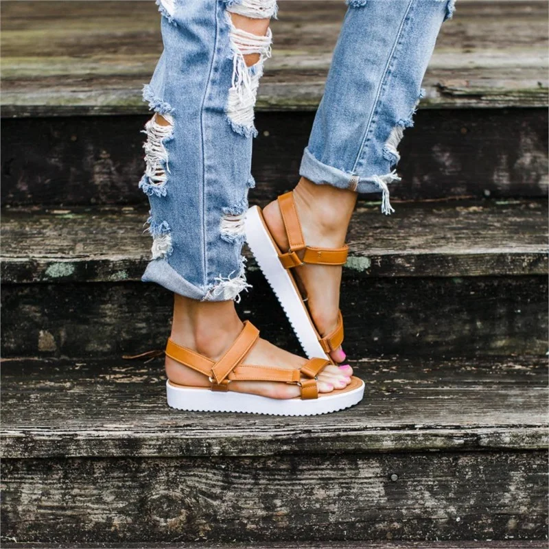 Женские сандалии на плоской подошве Новинка 2020 года Сезон лето Однотонная