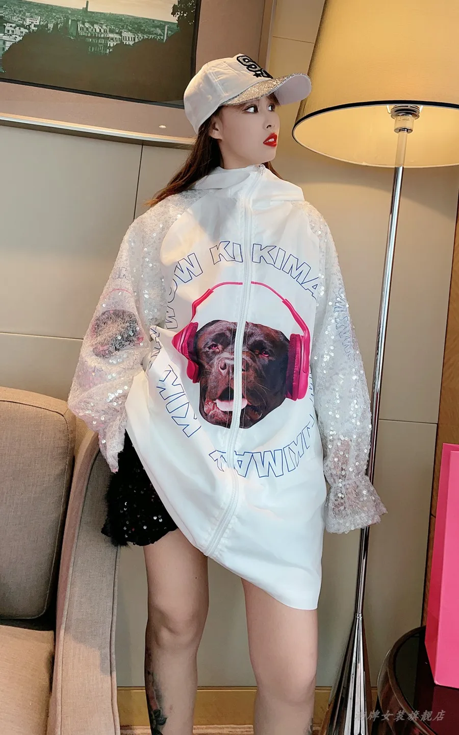 

Vefadisa Pink White Sequins Long Sleeve Coat Women 2021 Spring Cartoon Print Hooded Coat Plus Size Patchwork Women Coat QYF5220