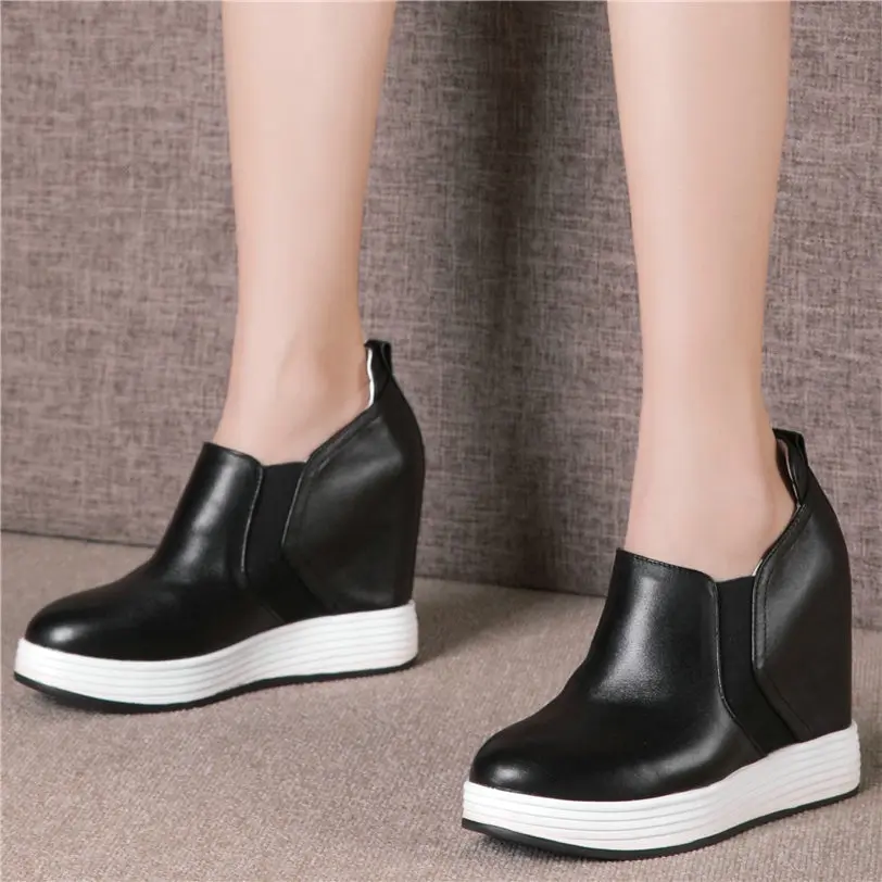 Женские кроссовки из натуральной кожи с круглым носком | Обувь