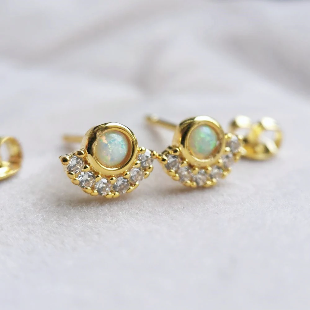 Уникальные серьги гвоздики Boho Opals минималистичные золотые кубические