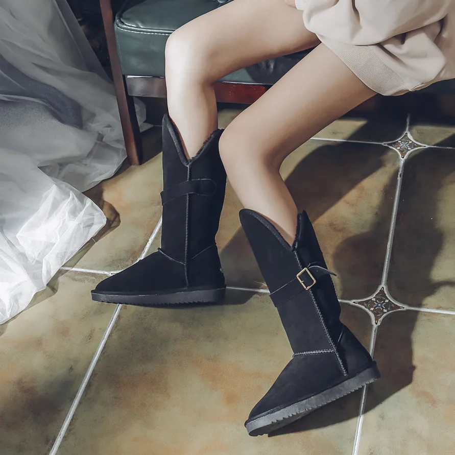 black suede Зимние сапоги на натуральном лисьем меху сапоги из натуральной коровьей замши сапоги до середины икры теплые женские сапоги на плоской подошве с мехом енота - Цвет: black suede