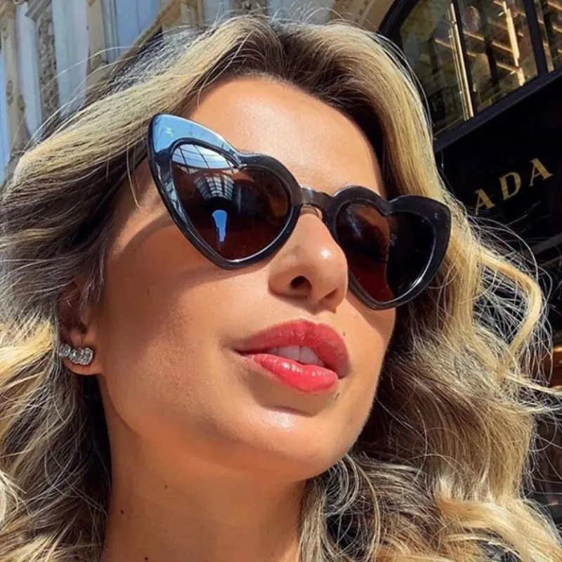 

2021 New Fashion Heart-shaped Sunglasses For Women Vintage Luxury Brand Eyewear Trend One Peice Sun Glasses Retro Black Shades