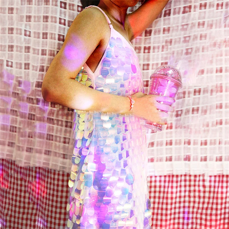 Голографическое мини платье с блестками в форме рыбьей чешуи v образным вырезом