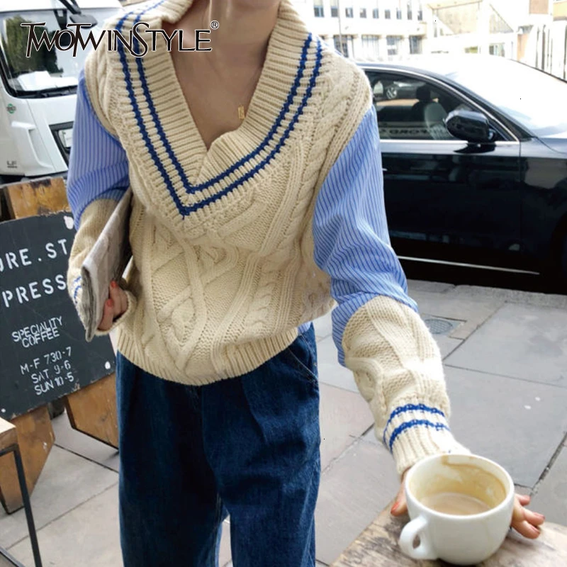 Женский трикотажный пуловер TWOTWINSTYLE разноцветный Повседневный с v-образным