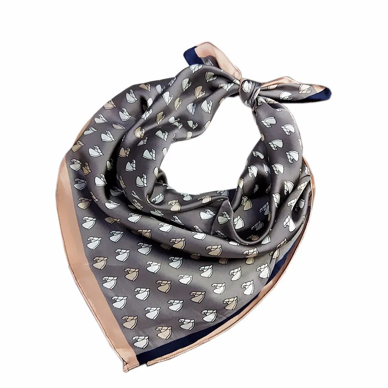 Женский квадратный шарф 70*70 с принтом головы лошади темно синий шифоновый