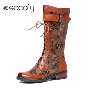 SOCOFYботинки до середины икры из натуральной кожи с рельефным розами и металлической пряжкой; Элегантная обувь; Женская обувь; Botas Mujer