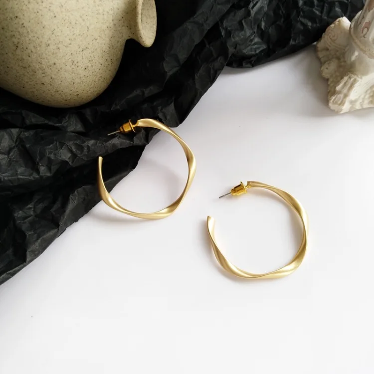 

Autumn Winter New Brown Earrings Vintage Matte drop Earrings for women Metal Fashion Statement Dangle Earring 2020 Trend Jewelry