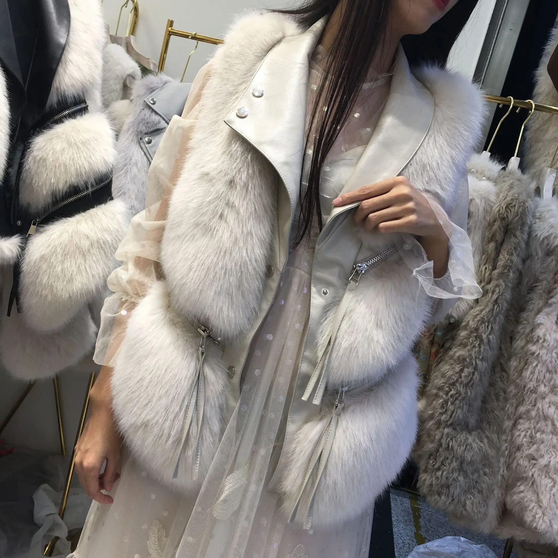 

2021Autumn Winter Fashion Turndown Collar Casual Sleeveless Fur Short Slim Fur Coat Fur Vest Waistcoat Shoulder Jacket Top Women
