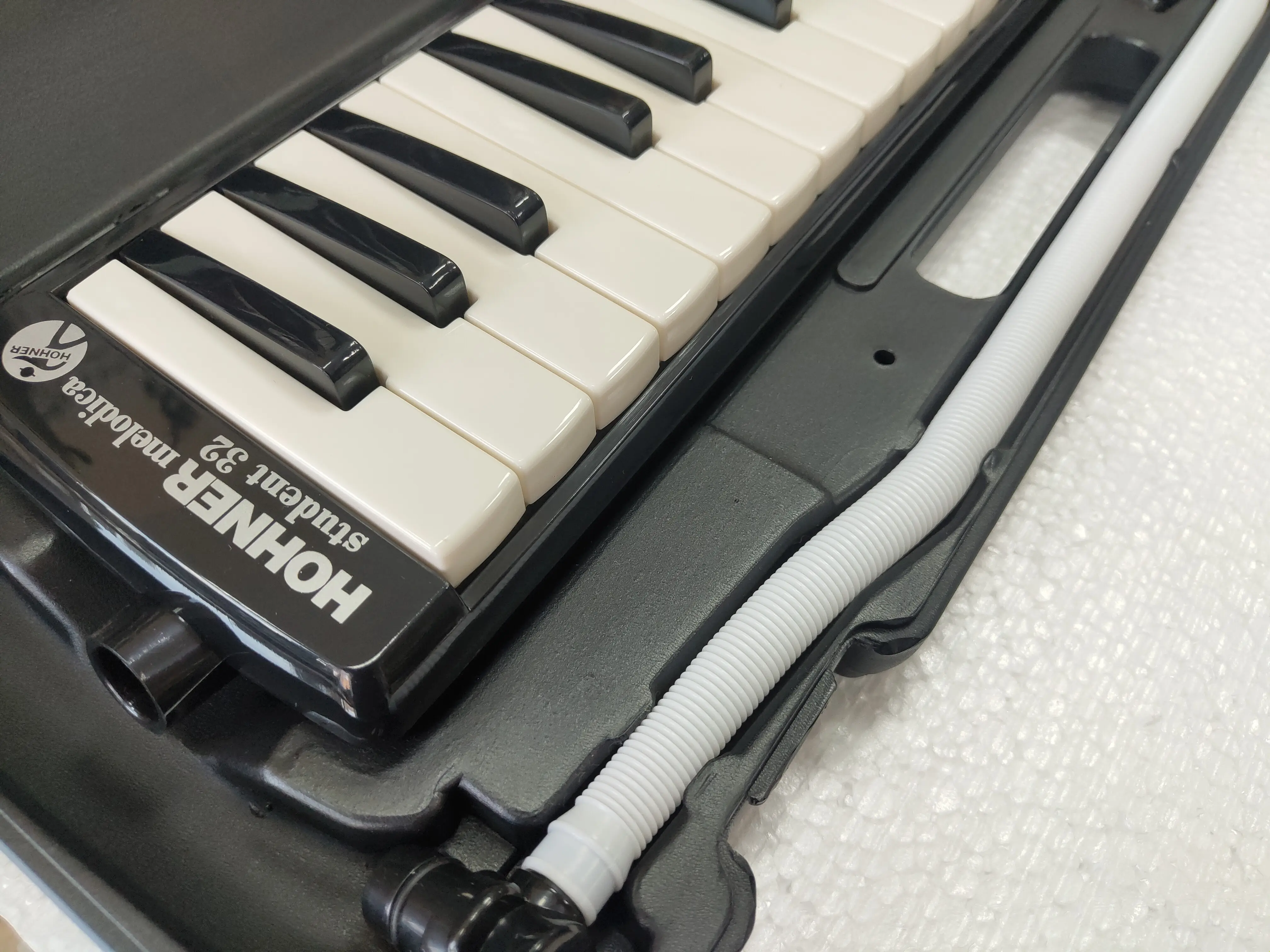 HOHNER Student 32 Black духовая мелодика клавиши медные язычки пластиковый корпус черный