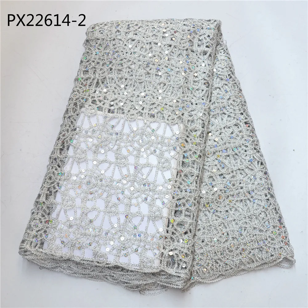 Очень красивое блестящее кружевное платье с пайетками в швейцарском стиле