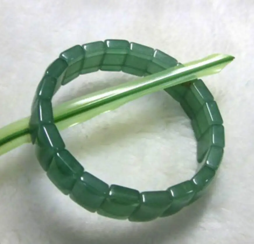 

Lady's charming green jade Elastic bracelet
