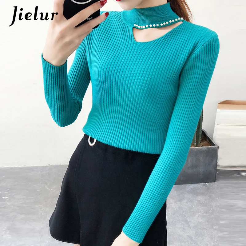 Женский трикотажный свитер с высоким воротником и бусинами | Женская одежда