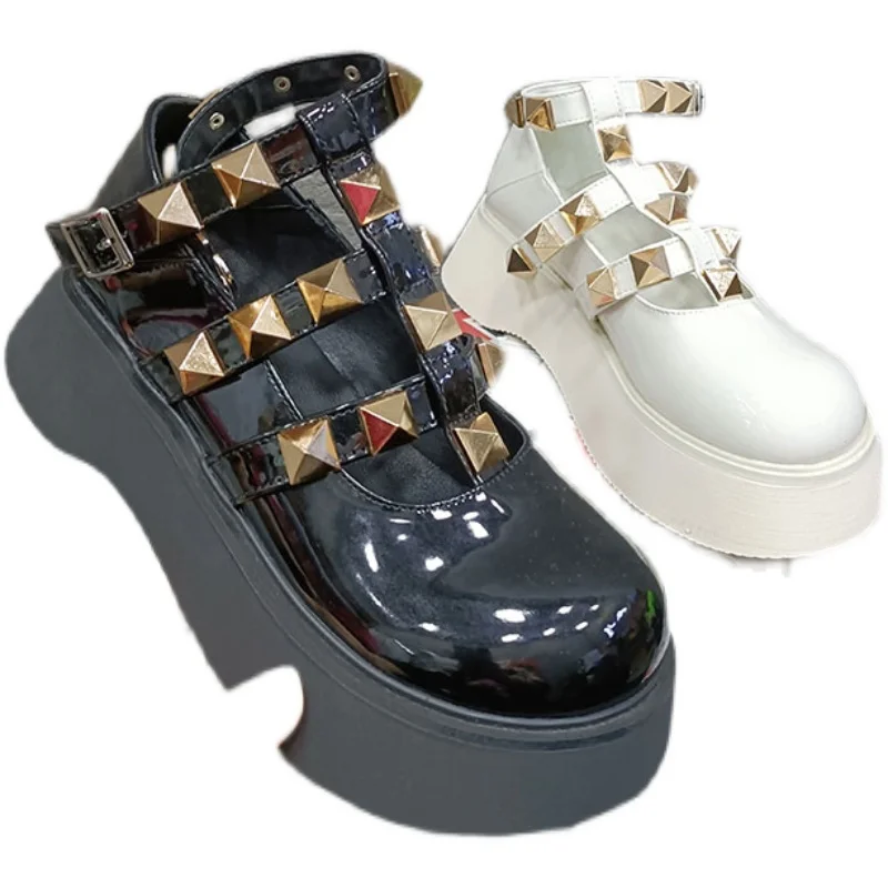 

2021 spring new patent leather hollow rivet platform women's shoes with chain and word buckle casual Martin single shoes women