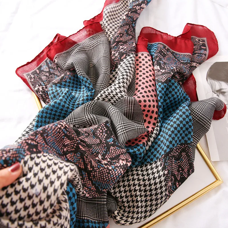 

2019 New style Chinese Classic silk autumn and winter lady fashion beach Colour matching foulard shawl women print cotton scarf