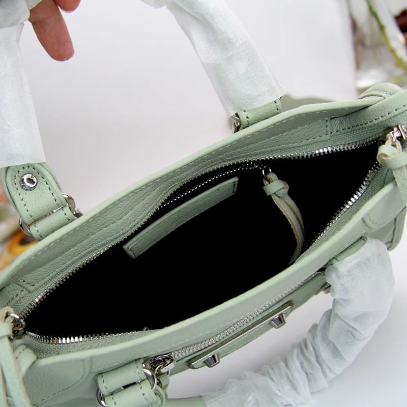 

Super Good-Looking Mint Green And Silver Hardware Original Goatskin Leather Wax Line Handbag Female Locomotive Messenger Fashion