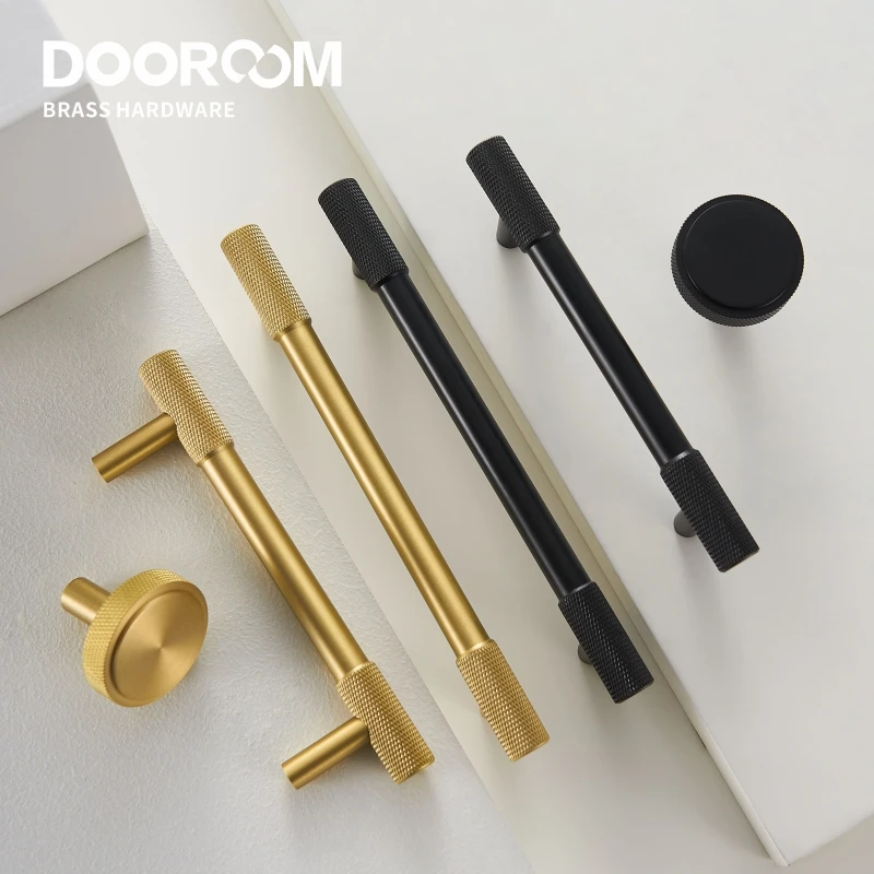 Мебельная ручка Dooroom латунная с накаткой длинные круглые современные ручки для
